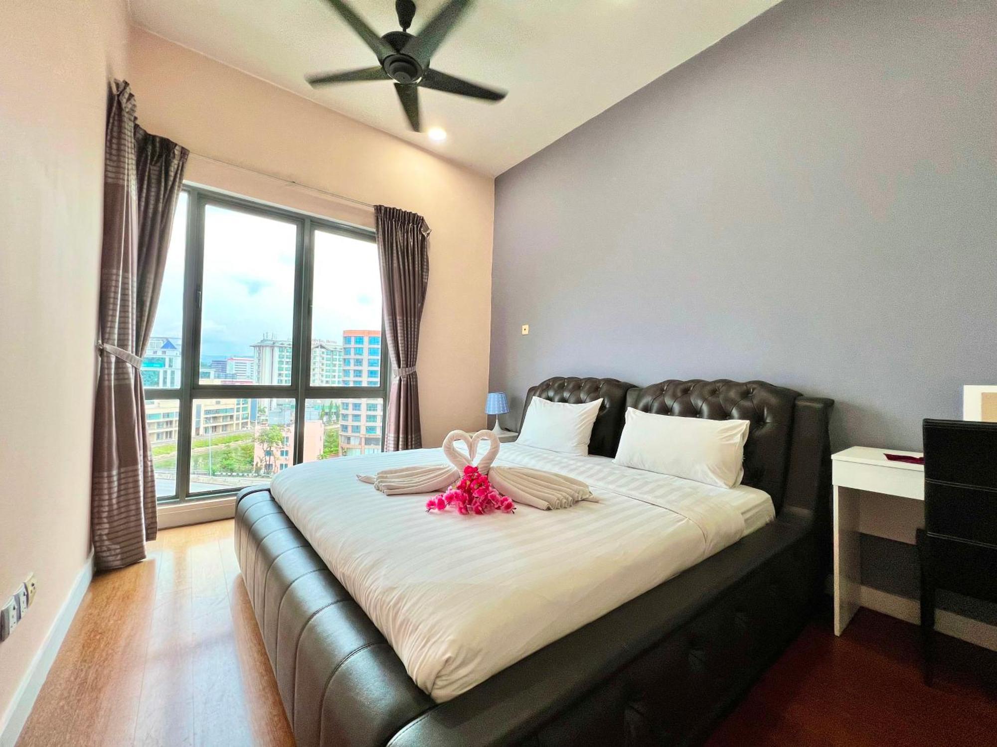 Capital O 90987 The Loft Residences Homestay @ Imago Shopping Mall 2 Kampong Sembulan Exterior photo