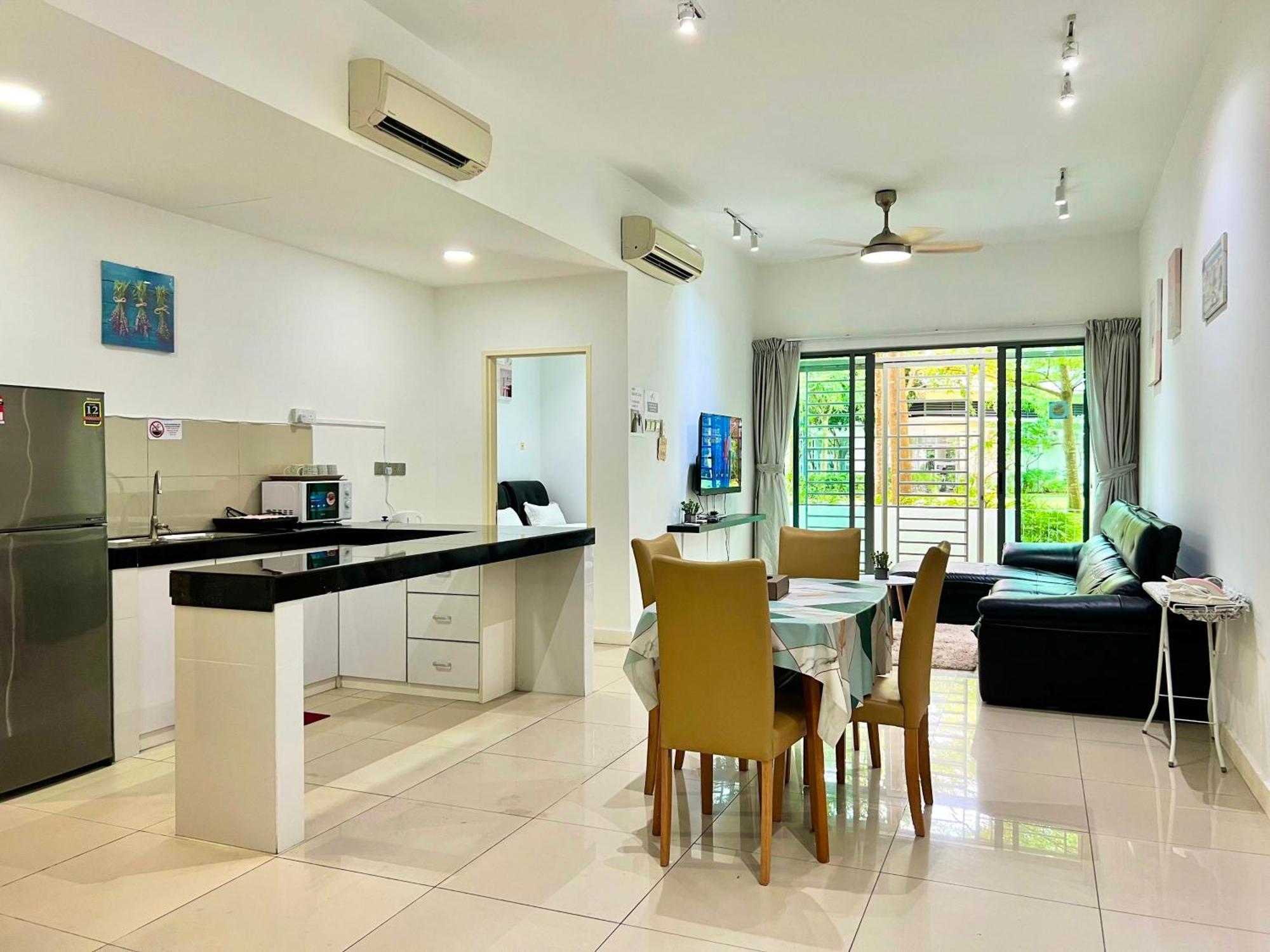 Capital O 90987 The Loft Residences Homestay @ Imago Shopping Mall 2 Kampong Sembulan Exterior photo