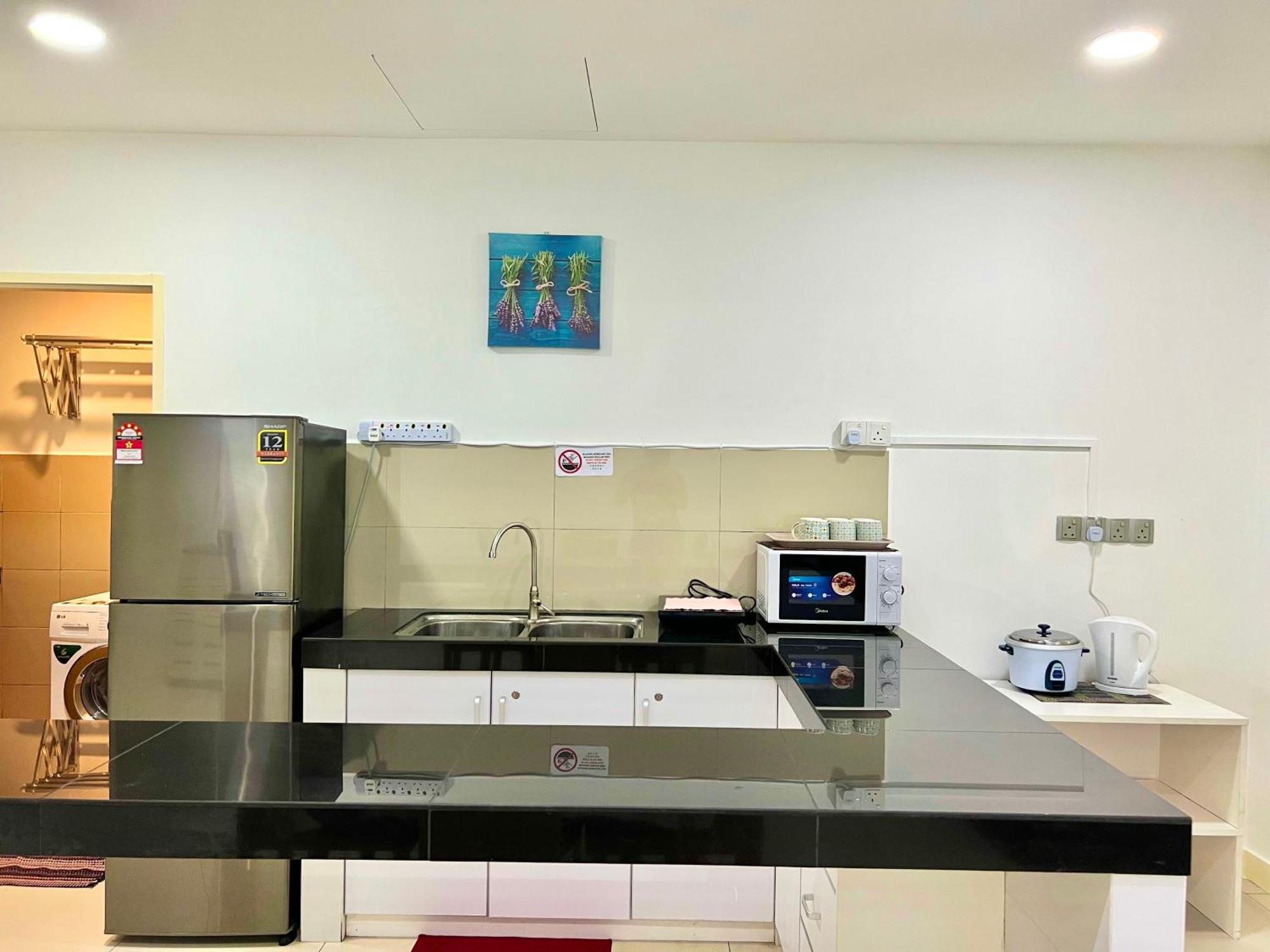 Capital O 90987 The Loft Residences Homestay @ Imago Shopping Mall 2 Kampong Sembulan Exterior photo
